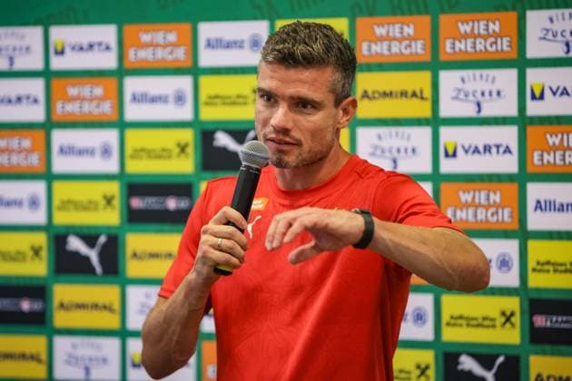 SOCCER - UEFA EL, Rapid vs Trabzonspor VIENNA,AUSTRIA,14.AUG.24 - SOCCER - UEFA Europa League, qualification, SK Rapid Wien vs Trabzonspor Kuluebue, preview, press conference, PK, Pressekonferenz Rapid. Image shows head coach Robert Klauss (Rapid).  GEPAxpictures xManuelxBinder