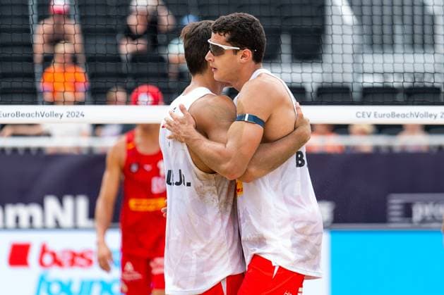 2024-08-14 CEV Beach volleyball, Beachvolleyball European Championships - Day 2 THE HAGUE, NETHERLANDS - AUGUST 14: Javier Bello of England and Joaquin Bello of England during Day 2 of the CEV Beach Volleyball European Championships at The Hague Beach Stadium on August 14, 2024 in The Hague, Netherlands. (Photo by Joris Verwijst BSR Agency) The Hague Netherlands Content not available for redistribution in The Netherlands directly or indirectly through any third parties. Copyright: xBSRxAgencyx