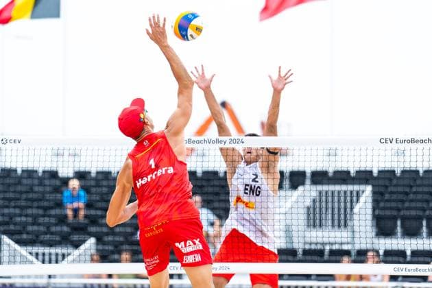 2024-08-14 CEV Beach volleyball, Beachvolleyball European Championships - Day 2 THE HAGUE, NETHERLANDS - AUGUST 14: Pablo Herrera Allepuz of Spain and Joaquin Bello of England during Day 2 of the CEV Beach Volleyball European Championships at The Hague Beach Stadium on August 14, 2024 in The Hague, Netherlands. (Photo by Joris Verwijst BSR Agency) The Hague Netherlands Content not available for redistribution in The Netherlands directly or indirectly through any third parties. Copyright: xBSRxAgencyx