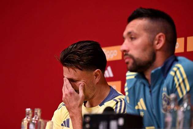 AMSTERDAM - Ajax coach Francesco Farioli and Steven Berghuis during a press conference, PK, Pressekonferenz in the run-up to the third qualifying round for the Europa League against Panathinaikos. ANP OLAF KRAAK xVIxANPxSportx xxANPxIVx 505980463 originalFilename: 505980463.jpg