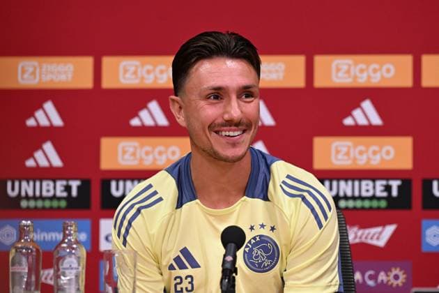 Sport Bilder des Tages AMSTERDAM - Steven Berghuis of Ajax during a press conference, PK, Pressekonferenz in the run-up to the third qualifying round for the Europa League against Panathinaikos. ANP OLAF KRAAK xVIxANPxSportx xxANPxIVx 505980513 originalFilename: 505980513.jpg