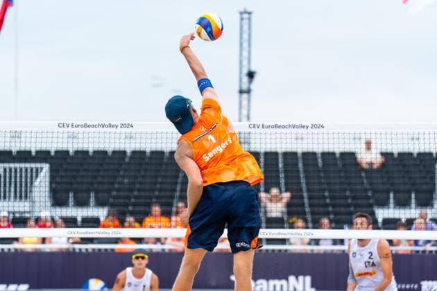2024-08-14 CEV Beach volleyball, Beachvolleyball European Championships - Day 2 THE HAGUE, NETHERLANDS - AUGUST 14: Mees Sengers of the Netherlands during Day 2 of the CEV Beach Volleyball European Championships at The Hague Beach Stadium on August 14, 2024 in The Hague, Netherlands. (Photo by Joris Verwijst BSR Agency) The Hague Netherlands Content not available for redistribution in The Netherlands directly or indirectly through any third parties. Copyright: xBSRxAgencyx