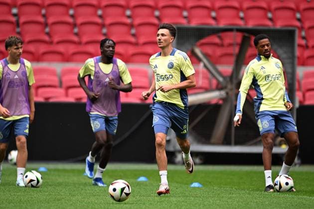 AMSTERDAM Steven Berghuis of Ajax during a training in the Johan Cruijff ArenA in the run-up to the third qualifying round for the Europa League against Panathinaikos. ANP OLAF KRAAK xVIxANPxSportx xxANPxIVx 505984547 originalFilename: 505984547.jpg