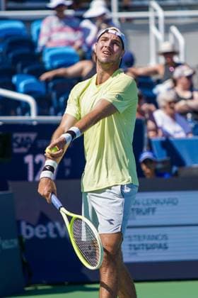August 14, 2024, Mason, Ohio, USA: Jan-Lennard Struff (GER) serves to Stefanos Tsitsipas (not pictured) during the first round of the 2024 Cincinnati Open at Lindner Family Tennis Center. Mason USA - ZUMAw109 20240814_fap_w109_006 Copyright: xDebbyxWongx