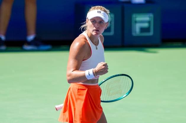 August 14, 2024, Mason, Ohio, USA: Peyton Stearns (USA) celebrates after a winner to Paula Badosa (not pictured) during the womens singles first round of the 2024 Cincinnati Open at Lindner Family Tennis Center. Mason USA - ZUMAw109 20240814_fap_w109_011 Copyright: xDebbyxWongx