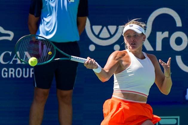 August 14, 2024, Mason, Ohio, USA: Peyton Stearns (USA) returns a shot from Paula Badosa (not pictured) during the womens singles first round of the 2024 Cincinnati Open at Lindner Family Tennis Center. Mason USA - ZUMAw109 20240814_fap_w109_027 Copyright: xDebbyxWongx