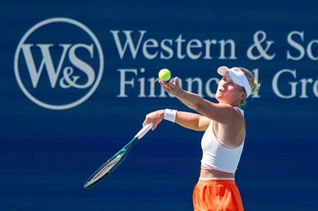 August 14, 2024, Mason, Ohio, USA: Peyton Stearns (USA) serves to Paula Badosa (not pictured) during the womens singles first round of the 2024 Cincinnati Open at Lindner Family Tennis Center. Mason USA - ZUMAw109 20240814_fap_w109_014 Copyright: xDebbyxWongx