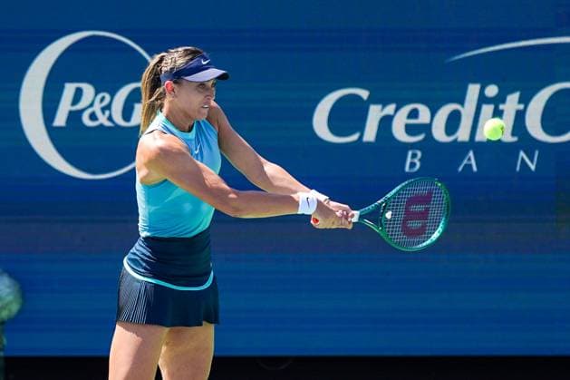 August 14, 2024, Mason, Ohio, USA: Paula Badosa (ESP) returns a shot from Peyton Stearns (USA) (not pictured) during the womens singles first round of the 2024 Cincinnati Open at Lindner Family Tennis Center. Mason USA - ZUMAw109 20240814_fap_w109_016 Copyright: xDebbyxWongx