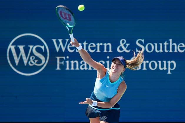 August 14, 2024, Mason, Ohio, USA: Paula Badosa (ESP) serves to Peyton Stearns (USA) (not pictured) during the womens singles first round of the 2024 Cincinnati Open at Lindner Family Tennis Center. Mason USA - ZUMAw109 20240814_fap_w109_018 Copyright: xDebbyxWongx