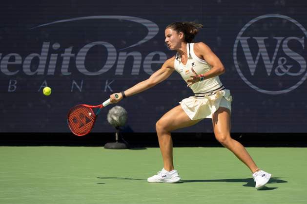 August 14, 2024, Mason, Oh, USA: 2024 Cincinnati Open Tennis, 2024 08 14 - Emma Navarro hits a ball against opponent Mirra Andreeva. ZUMAPress Mason USA - ZUMAn24_ 20240814_zaf_n24_002 Copyright: xWallyxNellx
