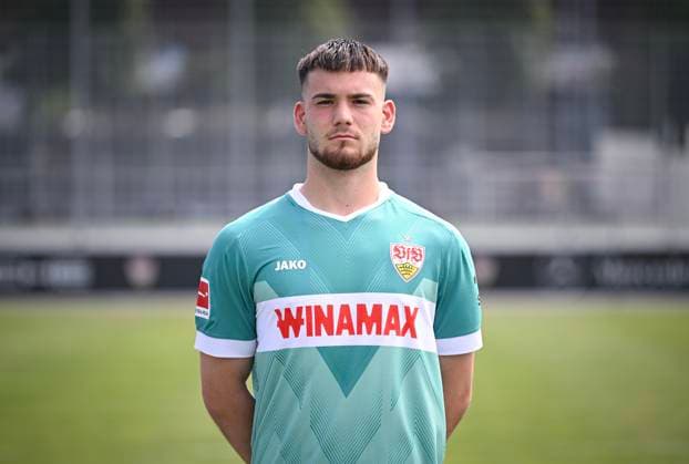 FUSSBALL 1. BUNDESLIGA 13.08.2024 Portraettermin 2024 2025 beim VfB Stuttgart auf dem Trainingsgelaende: Torwart Dennis Seimen; VfB Stuttgart *** FOOTBALL 1 BUNDESLIGA 13 08 2024 Portraettermin 2024 2025 at VfB Stuttgart on the training ground Goalkeeper Dennis Seimen VfB Stuttgart