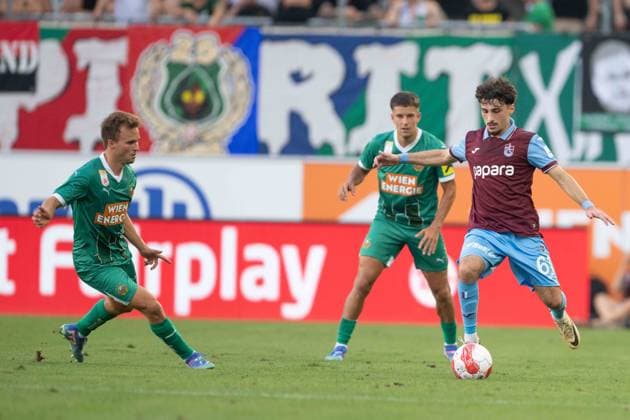 Cihan Canak in the battle during UEFA Europa league Quali match, SK Rapid Wien - Trabzonspor, 15. august 2024 Copyright: xMICHALxFAJT,ZOSPORTU.SKx DSC_1712