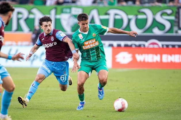 SOCCER - UEFA CL, Rapid vs Trabzonspor VIENNA,AUSTRIA,15.AUG.24 - SOCCER - UEFA Champions League, qualification, SK Rapid Wien vs Trabzonspor Kuluebue. Image shows Cihan Canak (Trabzonspor) and Jonas Auer (Rapid).  GEPAxpictures xPhilippxBrem
