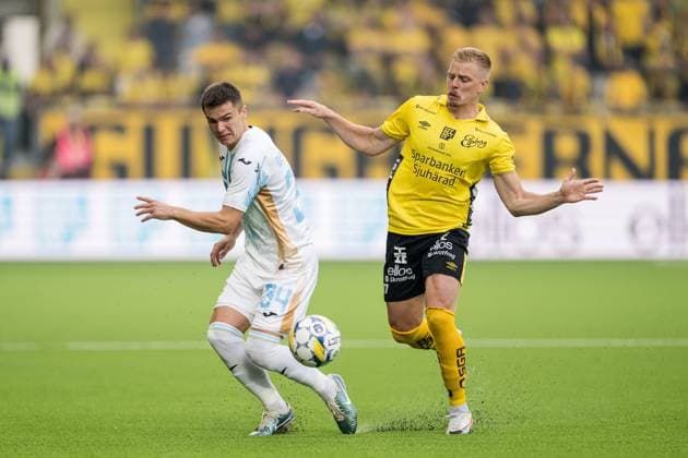240815 Mladen Devetak of Rijeka and Per Frick of Elfsborg during the UEFA Europa League qualification match between Elfsborg and Rijeka on August 15, 2024 in Boras Photo Jörgen Jarnberger BILDBYRAN COP 112 JJ0389 fotboll football soccer fotball uefa europa league elfsborg hnk rijeka bbeng  Copyright: JÖRGENxJARNBERGER BB240815JJ011