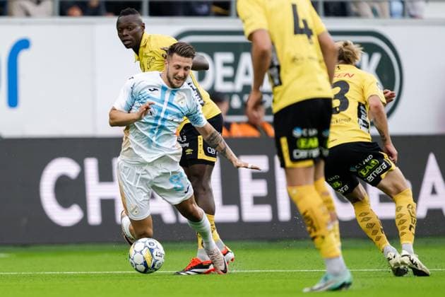 240815 Timothy Noor Ouma of Elfsborg and Marco Pasalic of Rijeka during the UEFA Europa League qualification match between Elfsborg and Rijeka on August 15, 2024 in Boras Photo Carl Sandin BILDBYRAN kod CS JJ0389 fotboll football soccer fotball uefa europa league elfsborg hnk rijeka bbeng  Copyright: CARLxSANDIN BB240815CS005