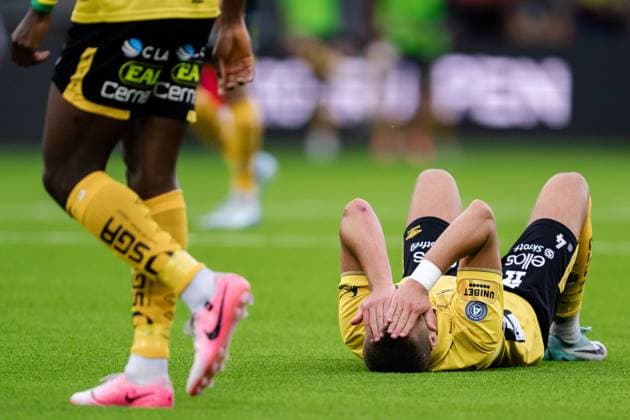 240815 Gustav Henriksson of Elfsborg in pain during the UEFA Europa League qualification match between Elfsborg and Rijeka on August 15, 2024 in Boras Photo Carl Sandin BILDBYRAN kod CS JJ0389 fotboll football soccer fotball uefa europa league elfsborg hnk rijeka bbeng depp skada  Copyright: CARLxSANDIN BB240815CS010