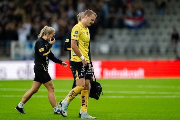 240815 Gustav Henriksson of Elfsborg in pain during the UEFA Europa League qualification match between Elfsborg and Rijeka on August 15, 2024 in Boras Photo Carl Sandin BILDBYRAN kod CS JJ0389 fotboll football soccer fotball uefa europa league elfsborg hnk rijeka bbeng depp skada  Copyright: CARLxSANDIN BB240815CS011