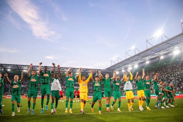 SOCCER - UEFA CL, Rapid vs Trabzonspor VIENNA,AUSTRIA,15.AUG.24 - SOCCER - UEFA Champions League, qualification, SK Rapid Wien vs Trabzonspor Kuluebue. Image shows the rejoicing of Rapid.  GEPAxpictures xPhilippxBrem