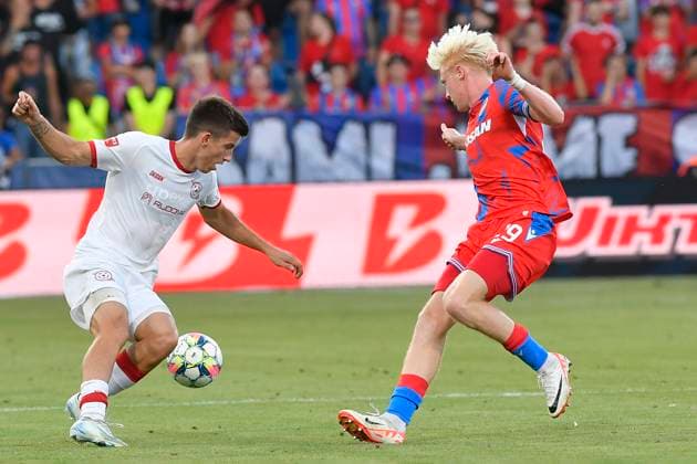 L-R Denys Kuzyk (Kryvyi Rih) and Tom Sloncik (Plzen) in action during the UEFA Europa League, third qualifying round, return match: FC Viktoria Plzen (Czechia) vs Kryvbas Kryvyi Rih (Ukraine), in Pilsen, Czech Republic, on August 15, 2024. (CTKxPhoto MiroslavxChaloupka) CTKPhotoP2024081506303  CTKPhotoP2024081506303