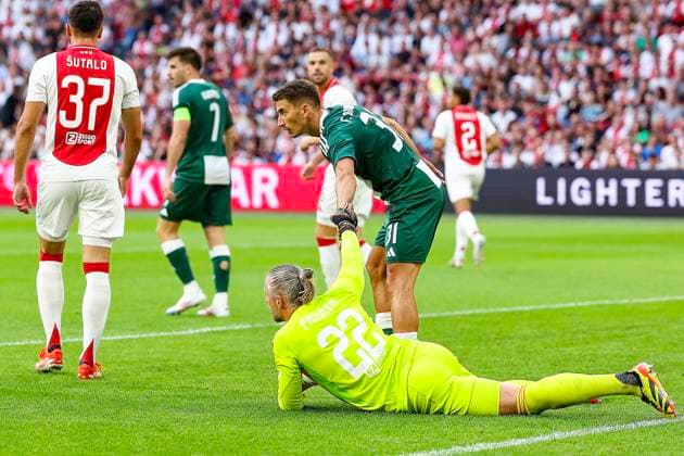 AMSTERDAM, 15-08-2024 , JohanCruyffStadium Football UEFA Europa League qualifier season 2024 2025. Ajax goalkeeper Remko Pasveer and Panathinaicos player Filip Duricic during the match Ajax - Panathinaikos. Ajax - Panathinaikos  x26037447x Copyright: