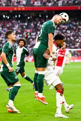 AMSTERDAM - Sverrir Ingason of Panathinaikos, Chuba Akpom of Ajax (l-r) during the 3rd qualifying round UEFA Europa League match between Ajax and Panathinaikos at the Johan Cruijff ArenA on August 15, 2024 in Amsterdam. ANP OLAF KRAAK Ajax Amsterdam v Panathinaikos 2024 35 xVIxANPxSportx xxANPxIVx 506070610 originalFilename: 506070610.jpg