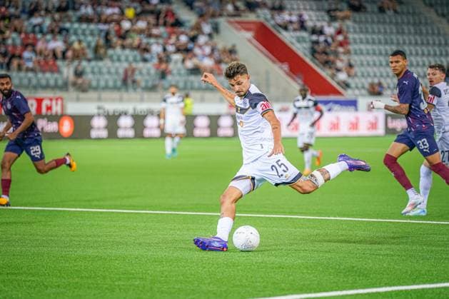 Football UEFA EURO LEAGUE 2024 2025 3 qualifying round FC LUGANO SUI vs PARTIZAN BELGRAD SRB , Arena Thun, Switzerland Uran Bislimi Lugano 25 in action Thun SUI Copyright: xJOERANxSTEINSIEKx