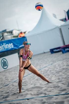 Beach volleyball women Allianz German Beach Tour 2024 Tourstop Kühlungsborn 2 15 08 2024 Tabea Schwarz plays the ball Kühlungsborn beach at the pier Mecklenburg-Vorpommern Germany