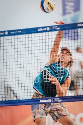 Beach volleyball men Allianz German Beach Tour 2024 Tourstop Kühlungsborn 2 15 08 2024 Ole Schwarmann on the attack Kühlungsborn beach at the pier Mecklenburg Western Pomerania Germany