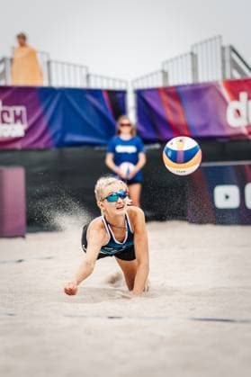 Beach volleyball women Allianz German Beach Tour 2024 Tourstop Kühlungsborn 2 15 08 2024 Emma Gangey jumps to the ball Kühlungsborn beach at the pier Mecklenburg Western Pomerania Germany