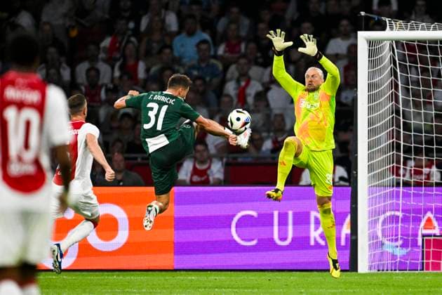 AMSTERDAM - Jordan Henderson of Ajax, Filip Äuricic of Panathinaikos, Ajax goalkeeper Remko Pasveer of Ajax (l-r) during the 3rd qualifying round UEFA Europa League match between Ajax and Panathinaikos at the Johan Cruijff ArenA on August 15, 2024 in Amsterdam. ANP OLAF KRAAK Ajax Amsterdam v Panathinaikos 2024 35 xVIxANPxSportx xxANPxIVx 506073135 originalFilename: 506073135.jpg