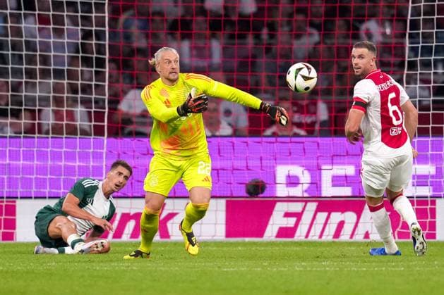 2024-08-15 AFC Ajax v Panathinaikos FC - UEFA Champions League Third Qualifying Round 2nd Leg AMSTERDAM, NETHERLANDS - AUGUST 15: Goalkeeper Remko Pasveer of AFC Ajax goes for the ball during the UEFA Champions League Third Qualifying Round 2nd Leg match between AFC Ajax and Panathinaikos FC at Johan Cruijff ArenA on August 15, 2024 in Amsterdam, Netherlands. (Photo by Patrick Goosen BSR Agency) Amsterdam Netherlands Content not available for redistribution in The Netherlands directly or indirectly through any third parties. Copyright: xBSRxAgencyx