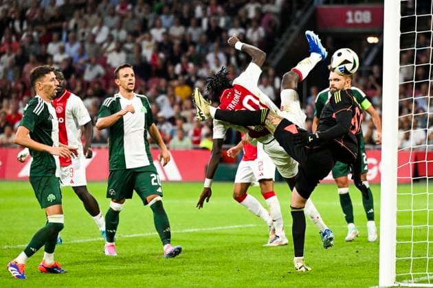 AMSTERDAM - Bertrand Traore of Ajax, Panathinaikos goalkeeper Bartlomiej DrÄÖgowski (lr) during the 3rd qualifying round UEFA Europa League match between Ajax and Panathinaikos at the Johan Cruijff ArenA on August 15, 2024 in Amsterdam. ANP OLAF KRAAK Ajax Amsterdam v Panathinaikos 2024 35 xVIxANPxSportx xxANPxIVx 506075210 originalFilename: 506075210.jpg
