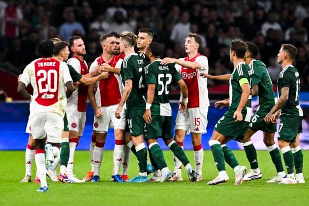AMSTERDAM - Jordan Henderson of Ajax and Tin Jedvaj of Panathinaikos (l-r) have an argument during the 3rd qualifying round UEFA Europa League match between Ajax and Panathinaikos at the Johan Cruijff ArenA on August 15, 2024 in Amsterdam. ANP OLAF KRAAK Ajax Amsterdam v Panathinaikos 2024 35 xVIxANPxSportx xxANPxIVx 506075267 originalFilename: 506075267.jpg