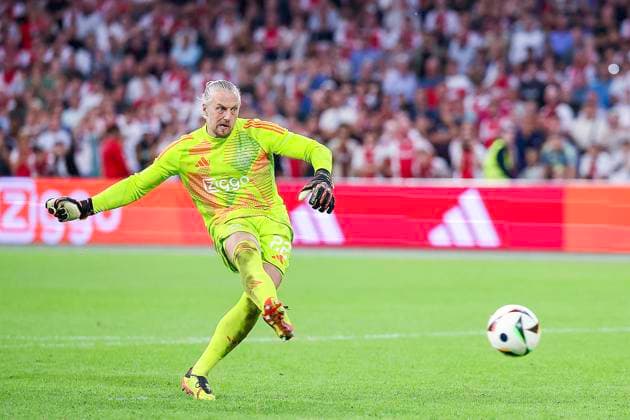 AMSTERDAM, 15-08-2024 , JohanCruyffStadium Football UEFA Europa League qualifier season 2024 2025. Ajax goalkeeper Remko Pasveer scores penalty during the match Ajax - Panathinaikos. Ajax - Panathinaikos  x26038392x Copyright: