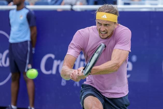 Sport Bilder des Tages August 15, 2024, Mason, Ohio, U.S: Alexander Zverev (GER) hits a two-handed backhand during ThursdayÃ¢â‚¬â ¢s round of the Cincinnati Open at the Lindner Family Tennis Center , Mason, Oh. Mason USA - ZUMAs304 20240815_zaf_s304_056 Copyright: xScottxStuartx