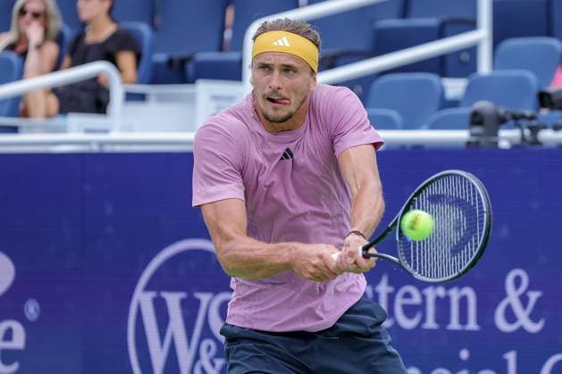 August 15, 2024, Mason, Ohio, U.S: Alexander Zverev (GER) hits a two-handed backhand during ThursdayÃ¢â‚¬â ¢s round of the Cincinnati Open at the Lindner Family Tennis Center , Mason, Oh. Mason USA - ZUMAs304 20240815_zaf_s304_009 Copyright: xScottxStuartx