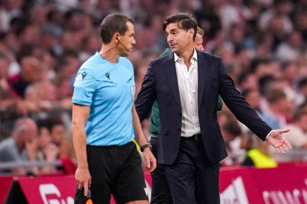 2024-08-15 AFC Ajax v Panathinaikos FC - UEFA Champions League Third Qualifying Round 2nd Leg AMSTERDAM, NETHERLANDS - AUGUST 15: Head Coach Diego Martin Alonso of Panathinaikos FC gestures during the UEFA Champions League Third Qualifying Round 2nd Leg match between AFC Ajax and Panathinaikos FC at Johan Cruijff ArenA on August 15, 2024 in Amsterdam, Netherlands. (Photo by Patrick Goosen BSR Agency) Amsterdam Netherlands Content not available for redistribution in The Netherlands directly or indirectly through any third parties. Copyright: xBSRxAgencyx