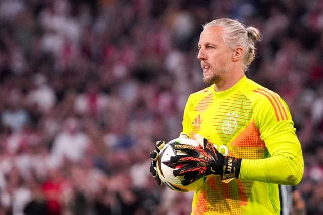 2024-08-15 AFC Ajax v Panathinaikos FC - UEFA Champions League Third Qualifying Round 2nd Leg AMSTERDAM, NETHERLANDS - AUGUST 15: Goalkeeper Remko Pasveer of AFC Ajax at the penalties during the UEFA Champions League Third Qualifying Round 2nd Leg match between AFC Ajax and Panathinaikos FC at Johan Cruijff ArenA on August 15, 2024 in Amsterdam, Netherlands. (Photo by Patrick Goosen BSR Agency) Amsterdam Netherlands Content not available for redistribution in The Netherlands directly or indirectly through any third parties. Copyright: xBSRxAgencyx