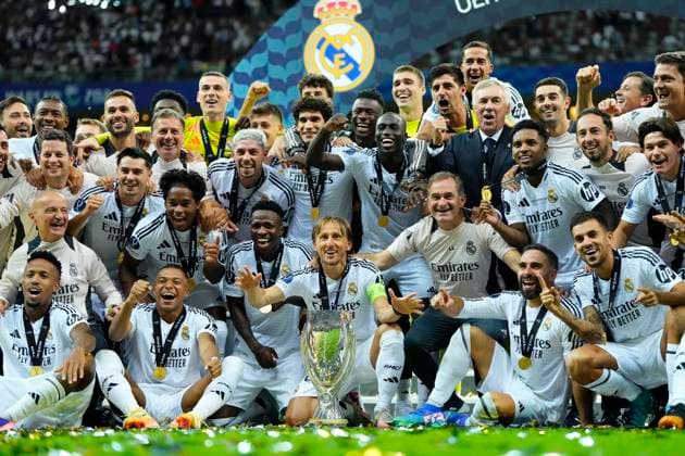 Bilder des Jahres 2024, Sport 08 August Real Madrid CF v Atalanta BC - UEFA Super Cup 2024 WARSAW, POLAND - AUGUST 14: Real Madrid team celebrates victory after the UEFA Super Cup 2024 match between Real Madrid and Atalanta BC at National Stadium on August 14, 2024 in Warsaw, Poland. Warsaw Poland  Copyright: xJosexBretonx originalFilename:bretonhernandez-realmadr240814_npA7Y.jpg