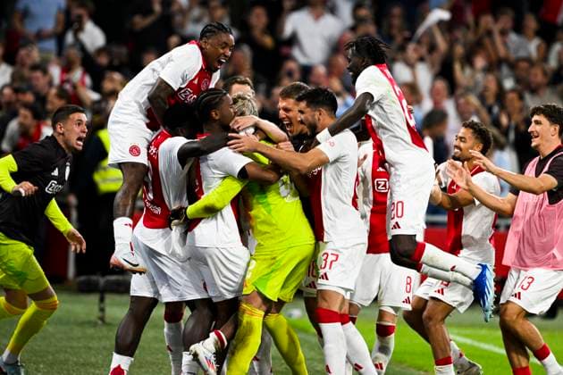 AMSTERDAM - Ajax players cheer after winning the penalty shootout (13-12) during the 3rd qualifying round UEFA Europa League match between Ajax and Panathinaikos at the Johan Cruijff ArenA on August 15, 2024 in Amsterdam. ANP OLAF KRAAK Ajax Amsterdam v Panathinaikos 2024 35 xVIxANPxSportx xxANPxIVx 506078070 originalFilename: 506078070.jpg