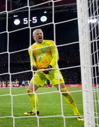 AMSTERDAM - Ajax goalkeeper Remko Pasveer stops the penalty at 5-5 during the 3rd qualifying round UEFA Europa League match between Ajax and Panathinaikos at the Johan Cruijff ArenA on August 15, 2024 in Amsterdam. ANP OLAF KRAAK Ajax Amsterdam v Panathinaikos 2024 35 xVIxANPxSportx xxANPxIVx 506078675 originalFilename: 506078675.jpg
