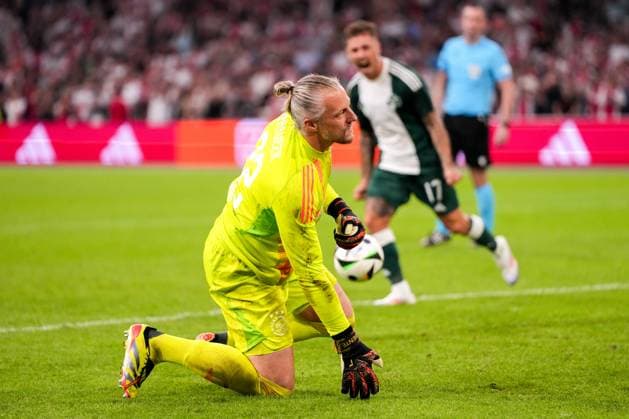 2024-08-15 AFC Ajax v Panathinaikos FC - UEFA Champions League Third Qualifying Round 2nd Leg AMSTERDAM, NETHERLANDS - AUGUST 15: Daniel Mancini of Panathinaikos FC celebrating penalty goal, Goalkeeper Remko Pasveer of AFC Ajax looks dejected after being unable to deflect goal during the UEFA Champions League Third Qualifying Round 2nd Leg match between AFC Ajax and Panathinaikos FC at Johan Cruijff ArenA on August 15, 2024 in Amsterdam, Netherlands. (Photo by Patrick Goosen BSR Agency) Amsterdam Netherlands Content not available for redistribution in The Netherlands directly or indirectly through any third parties. Copyright: xBSRxAgencyx
