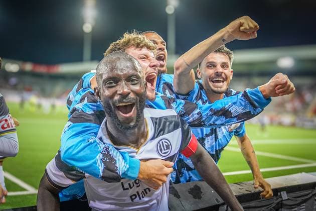 Football UEFA EURO LEAGUE 2024 2025 3rd qualifying round FC LUGANO SUI vs PARTIZAN BELGRAD SRB , Arena Thun, Switzerland Ousmane Doumbia Lugano 20 and his team celebrate after Mohammed Abdullah Lugano 29 Thun SUI scores a 2 2 goal Copyright: xJOERANxSTEINSIEKx