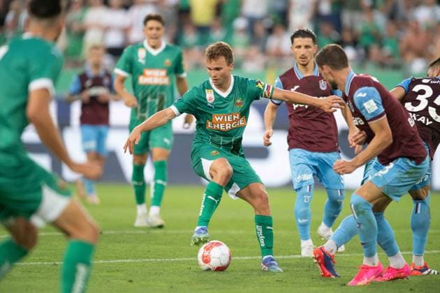 atthias Seidl in the battle for the ball during UEFA Europa league Quali match, SK Rapid Wien - Trabzonspor, 15. august 2024 Copyright: xMICHALxFAJT,ZOSPORTU.SKx DSC_2463