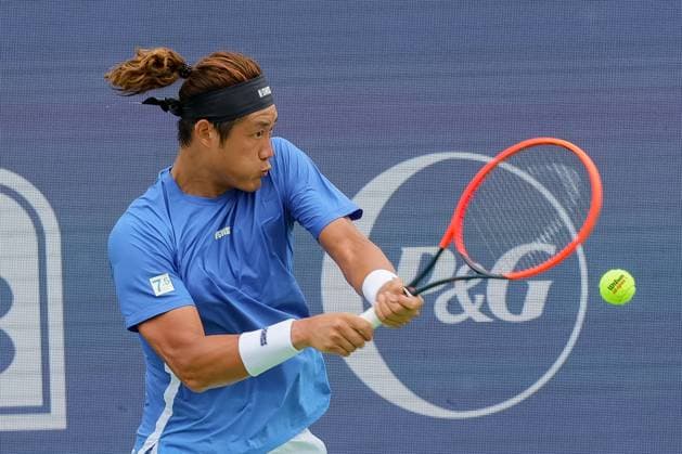 August 15, 2024, Mason, Ohio, U.S: Zhizhen Zhang (CHN) hits a two-handed backhand during ThursdayÃ¢â‚¬â ¢s round of the Cincinnati Open at the Lindner Family Tennis Center , Mason, Oh. Mason U.S - ZUMAs304 20240815_zaf_s304_150 Copyright: xScottxStuartx