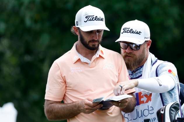 MEMPHIS, TN - AUGUST 15: Max Homa and his caddie look at their yardage book on the N0. 18 tee box during the first round of the FedEx St. Jude Championship, August 15, 2024 at TPC Southwind in Memphis, Tennessee. (Photo by Matthew Maxey Icon Sportswire) GOLF: AUG 15 PGA, Golf Herren FedExCup Playoffs - FedEx St. Jude Championship EDITORIAL USE ONLY Icon24081543