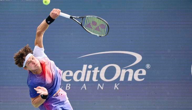 CINCINNATI, OH - AUGUST 15: Ben Shelton of the USA hits a serve during his second round match against Tomas Martin Etcheverry of Argentenia at the Cincinnati Open at the Lindner Family Tennis Center on August 15, 2024 in Mason, OH. (Photo by Shelley Lipton Icon Sportswire) TENNIS: AUG 15 Western & Southern Open EDITORIAL USE ONLY Icon2408155313