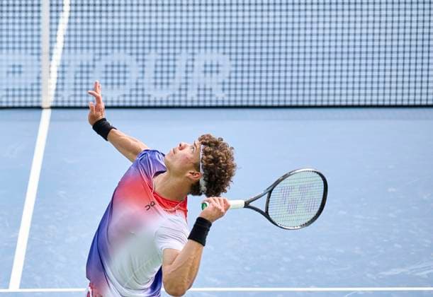 CINCINNATI, OH - AUGUST 15: Ben Shelton of the USA hits a serve during his second round match against Tomas Martin Etcheverry of Argentenia at the Cincinnati Open at the Lindner Family Tennis Center on August 15, 2024 in Mason, OH. (Photo by Shelley Lipton Icon Sportswire) TENNIS: AUG 15 Western & Southern Open EDITORIAL USE ONLY Icon2408155332