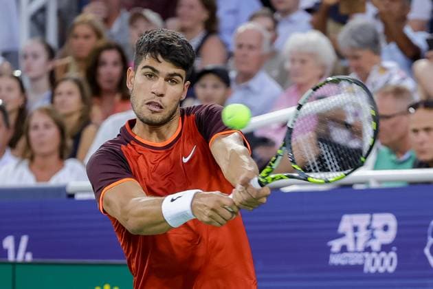 August 15, 2024, Mason, Ohio, U.S: Carlos Alcaraz (ESP) hits a two-handed backhand during ThursdayÃ¢â‚¬â ¢s round of the Cincinnati Open at the Lindner Family Tennis Center , Mason, Oh. Mason U.S - ZUMAs304 20240815_zaf_s304_302 Copyright: xScottxStuartx