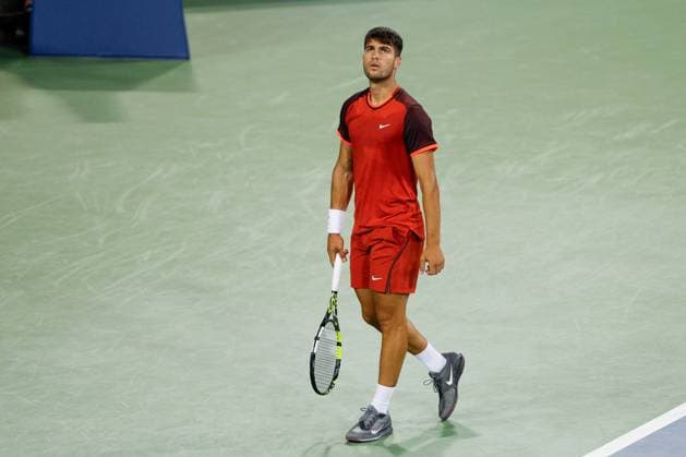 CINCINNATI, OH - AUGUST 15: Carlos Alcaraz of Spain looks at the scoreboard during the second round of the Cincinnati Open on August 15, 2024, at Lindner Family Tennis Center in Mason, OH. (Photo by Ian Johnson Icon Sportswire) TENNIS: AUG 15 Cincinnati Open EDITORIAL USE ONLY Icon240815021